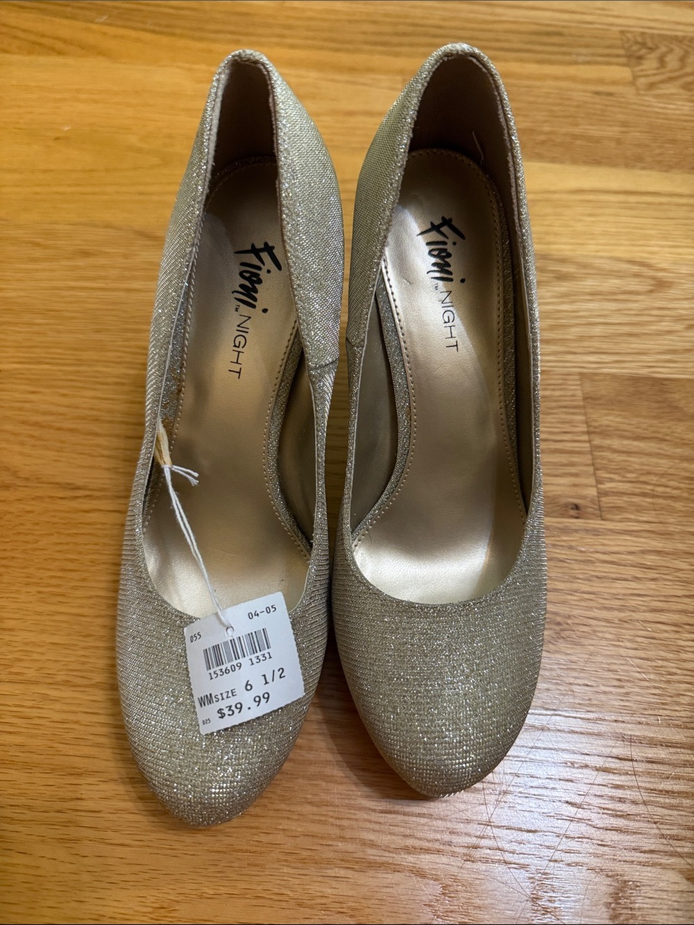 FIONI Clothing Champagne Glitter Round-Toe Pumps